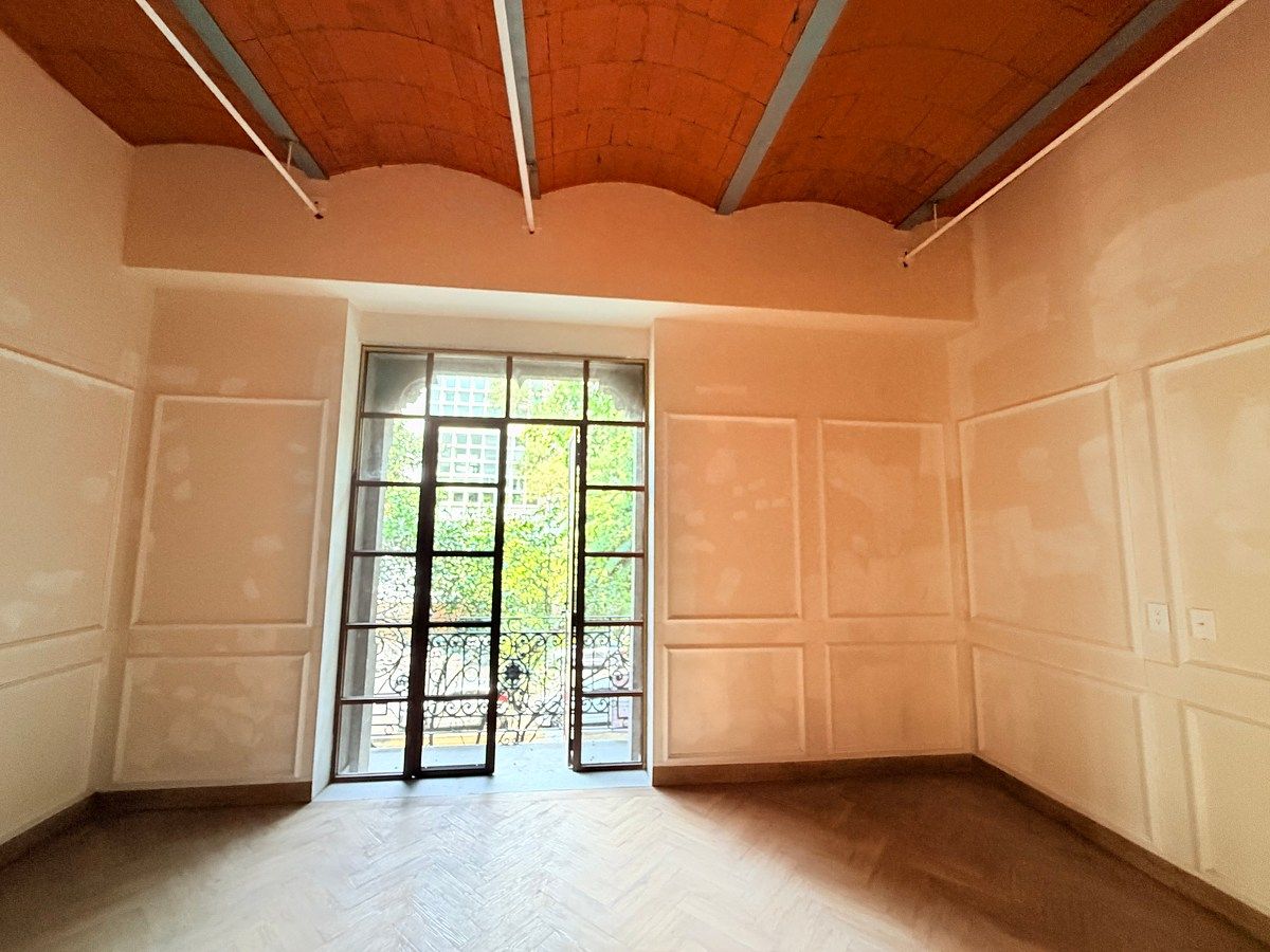 5 de 14: Balcón en sala comedor