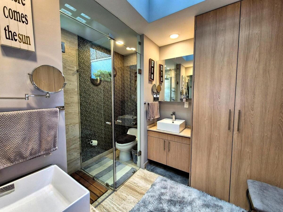 8 de 17: Baño recámara principal