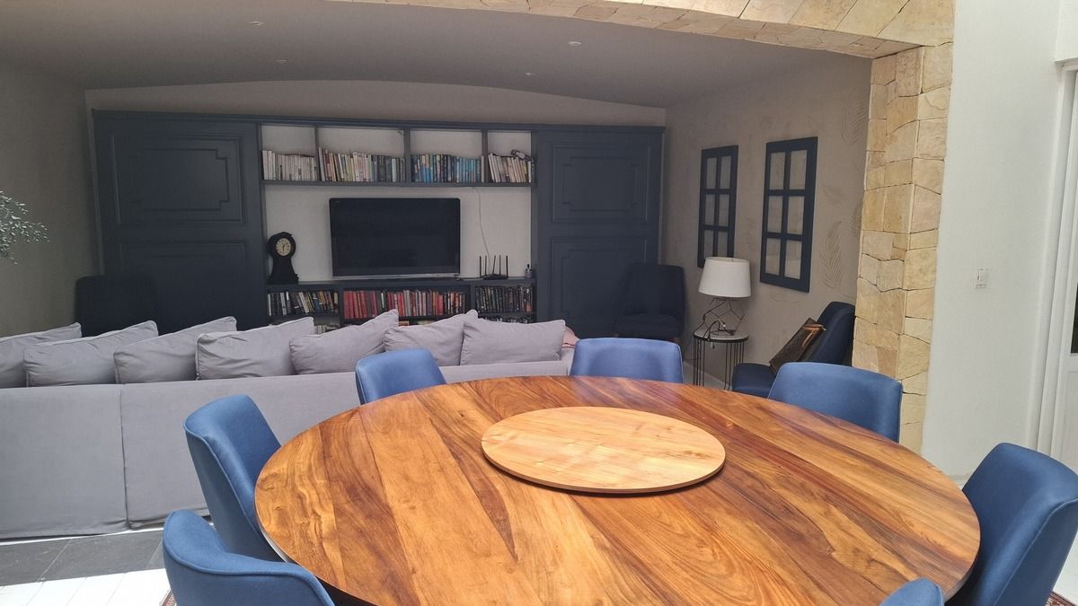 4 de 35: Family y comedor diario.
