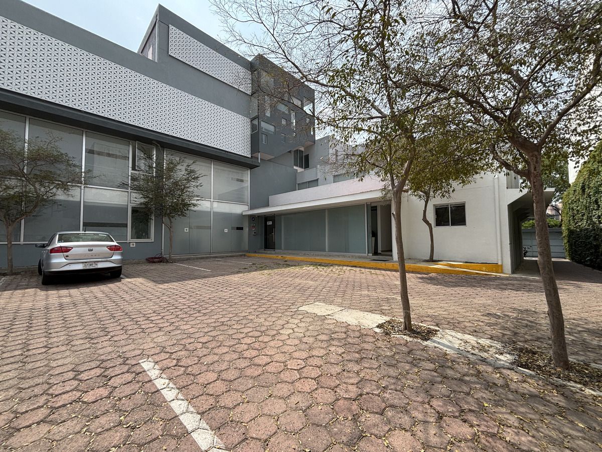 1 of 25: Estacionamiento