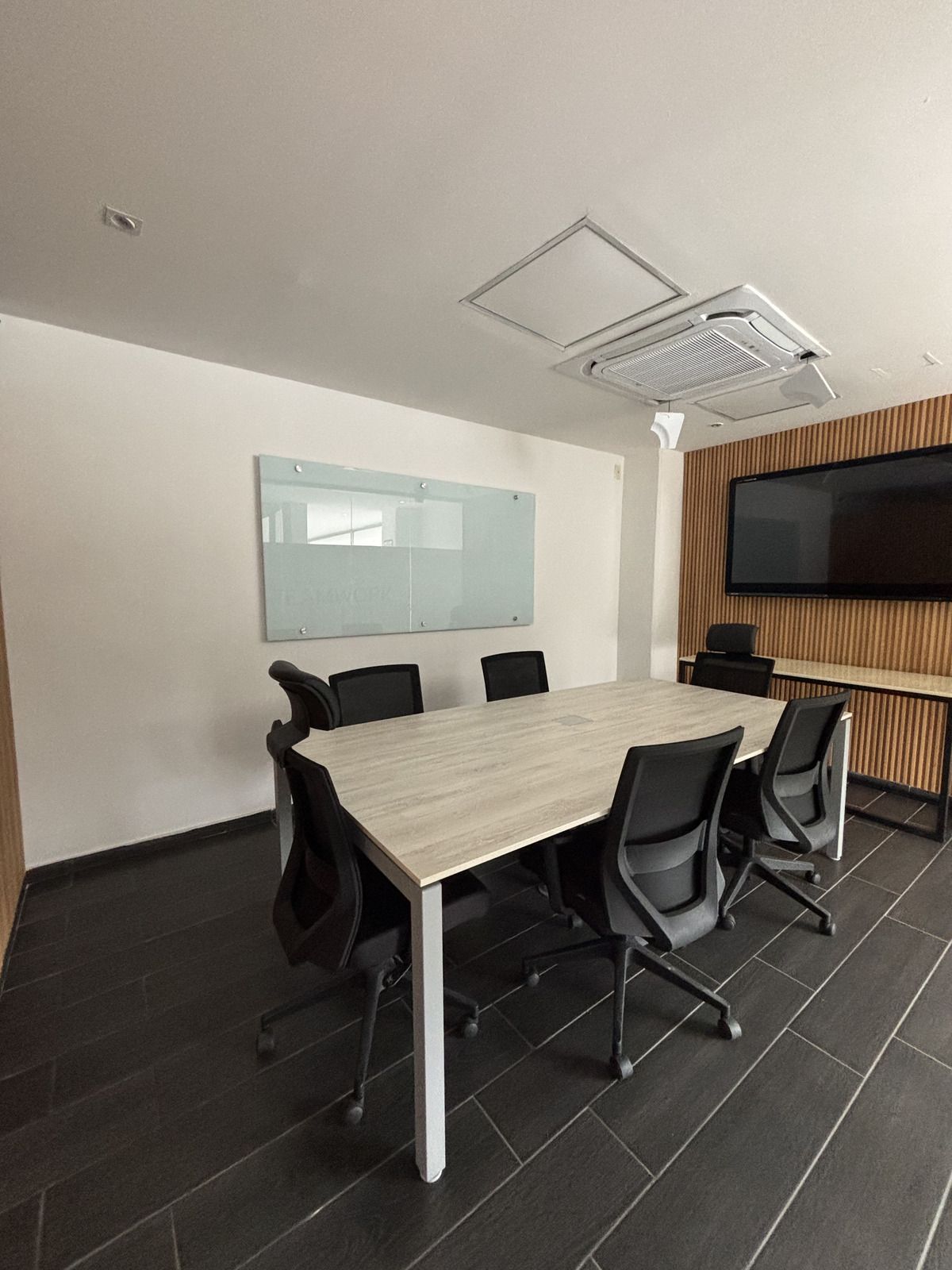 9 of 25: Sala de Juntas 1