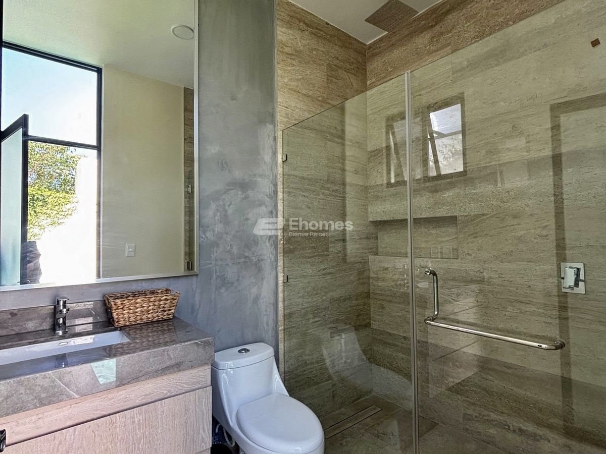 44 de 47: BAÑO ALBERCA