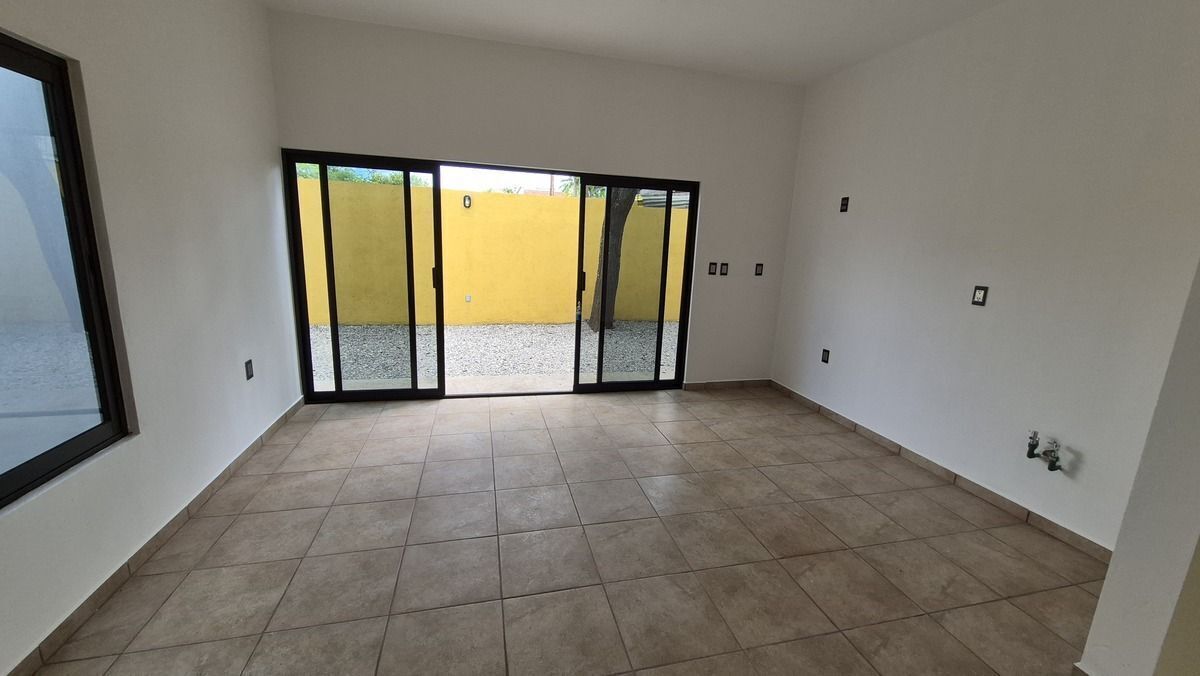 12 de 25: Amplia cocina para una isla o barra desayunadora