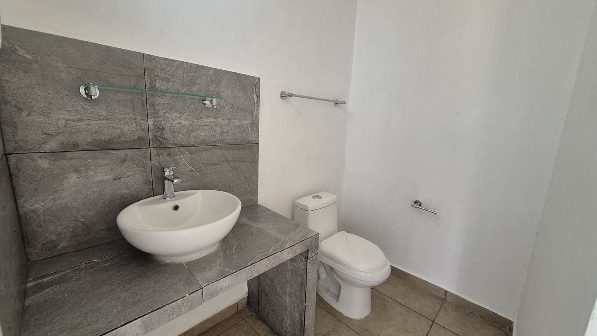 20 de 25: Medio baño para las visitas