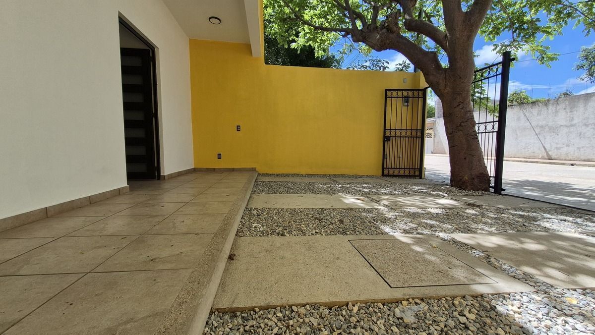 22 de 25: Estacionamiento privado para un auto