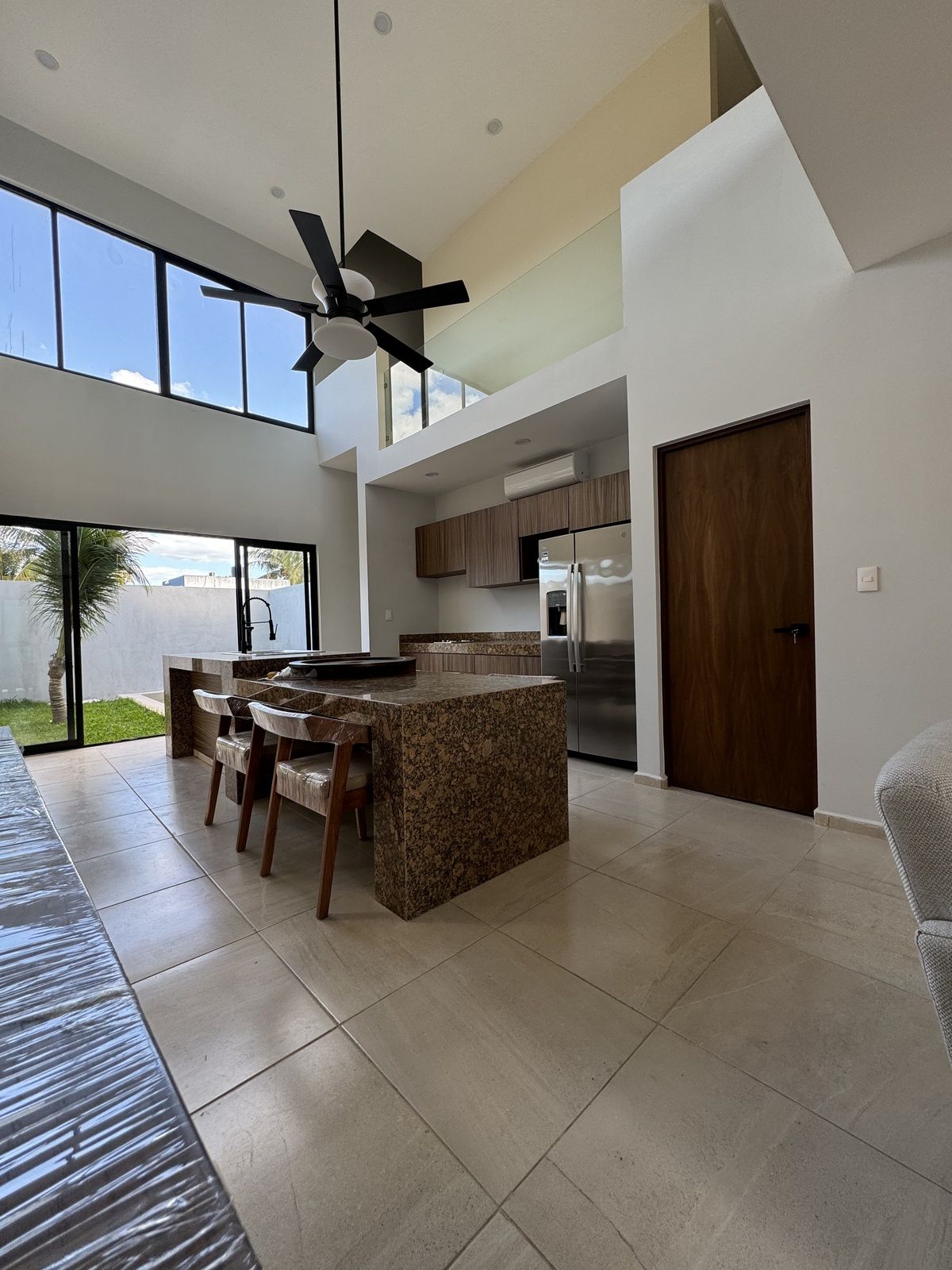1 of 21: Comedor y cocina a doble altura