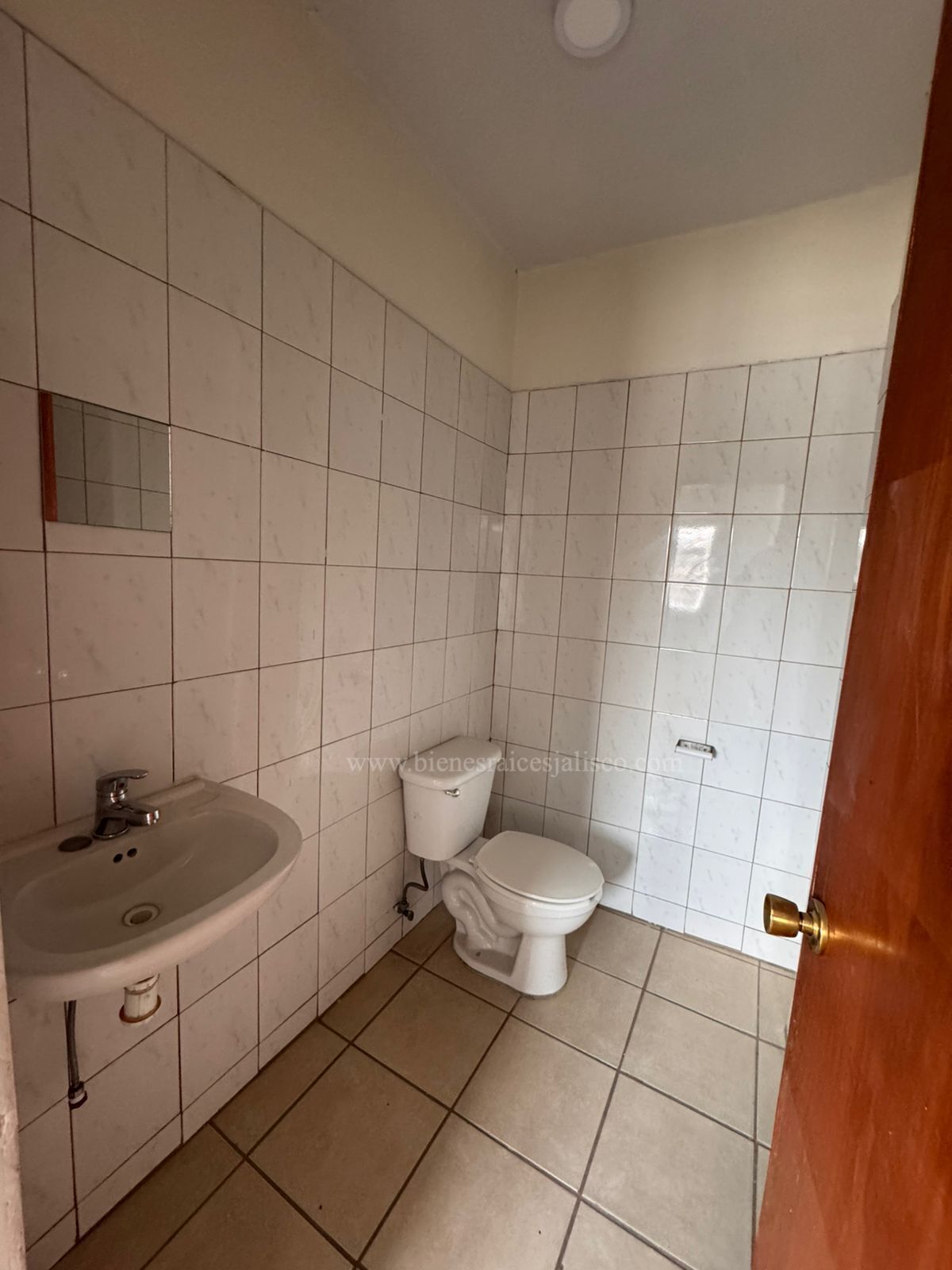 5 de 18: Baño oficina planta alta