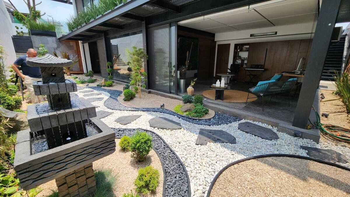 8 de 21: Jardín trasero