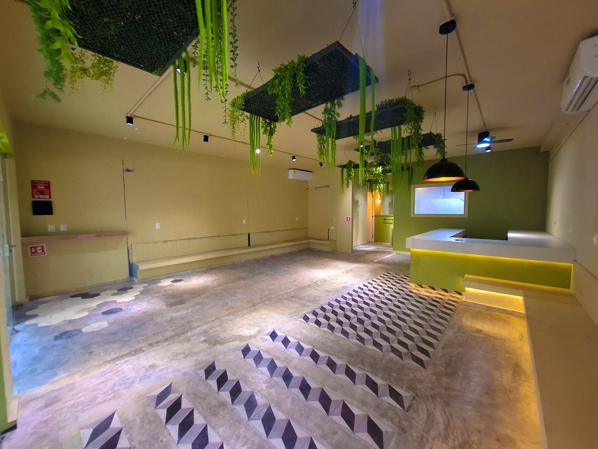 1 of 8: Interior