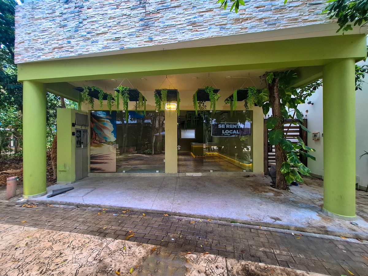2 of 8: vista exterior