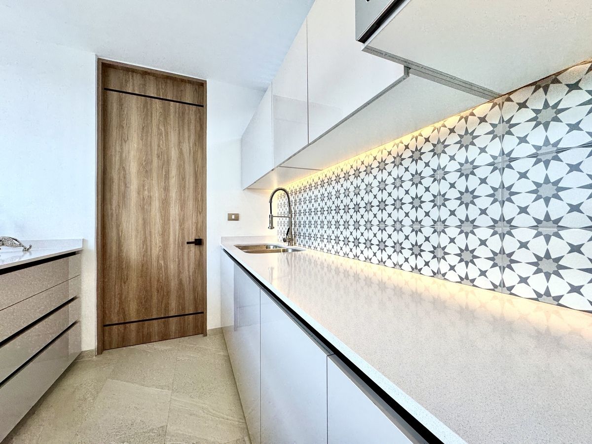 7 of 25: Luces LED, contra barra y tarja doble