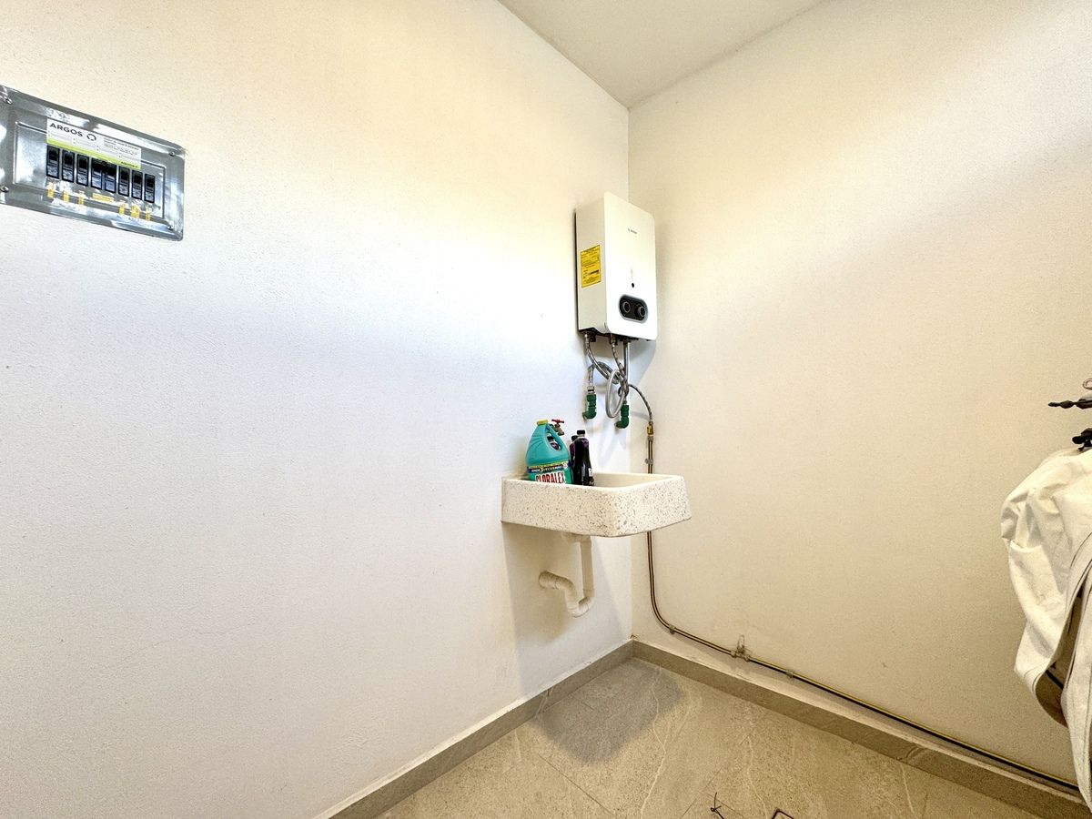 9 of 25: Cuarto de lavado