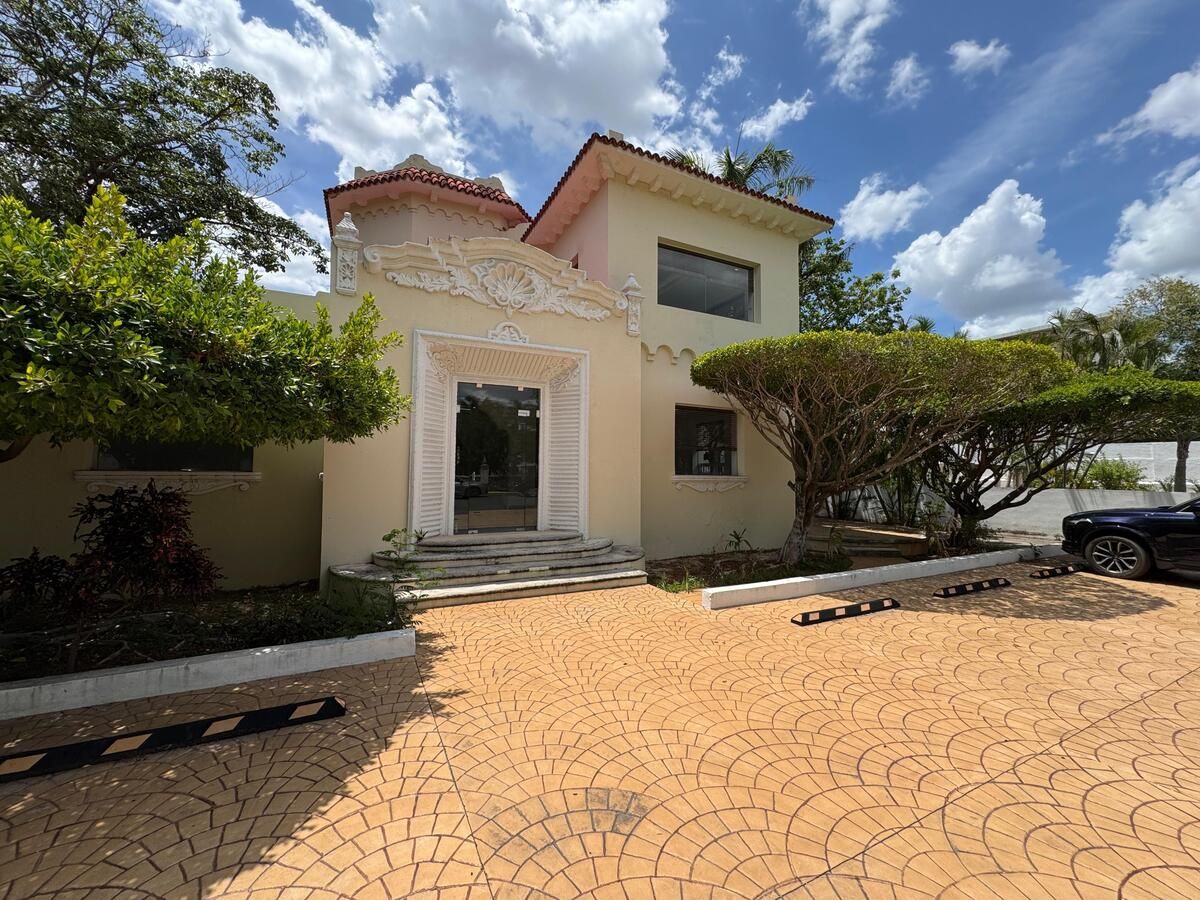 Casona Premium en Renta en Paseo de Montejo, Ideal para Oficinas o Negocio