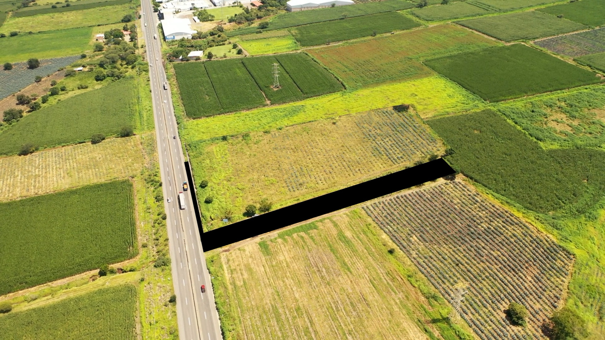 1 de 9: Terreno sobre carretera