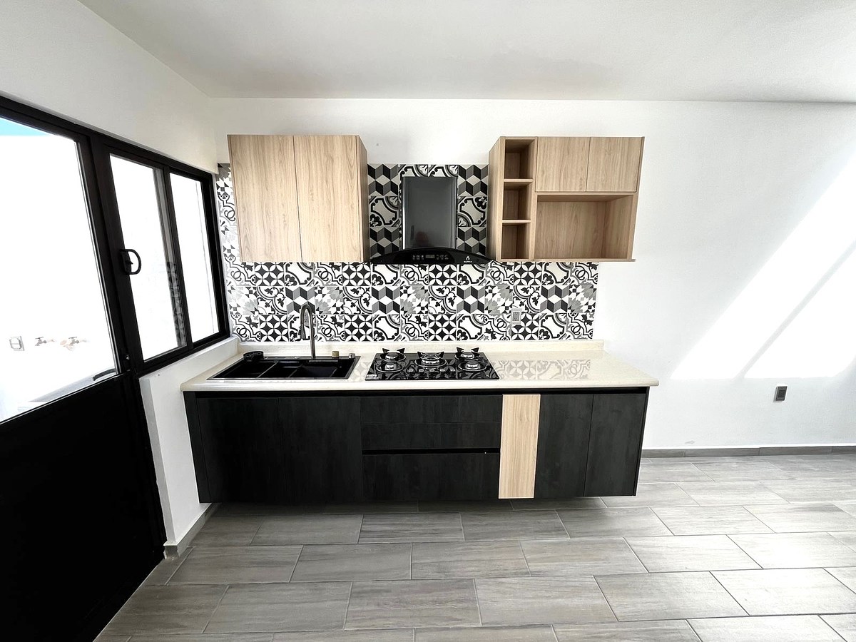 4 de 26: Cocina equipada con parrilla de gas y campana