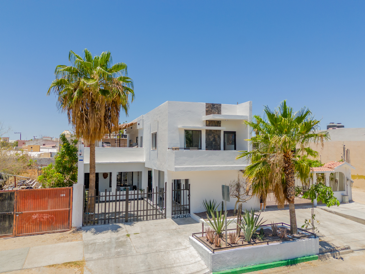 1 de 49: Street view of house