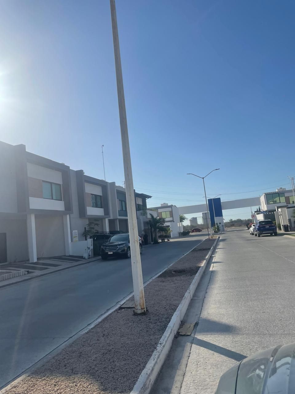 21 de 28: BOULEVARD PRINCIPAL DENTRO DE RESIDENCIAL