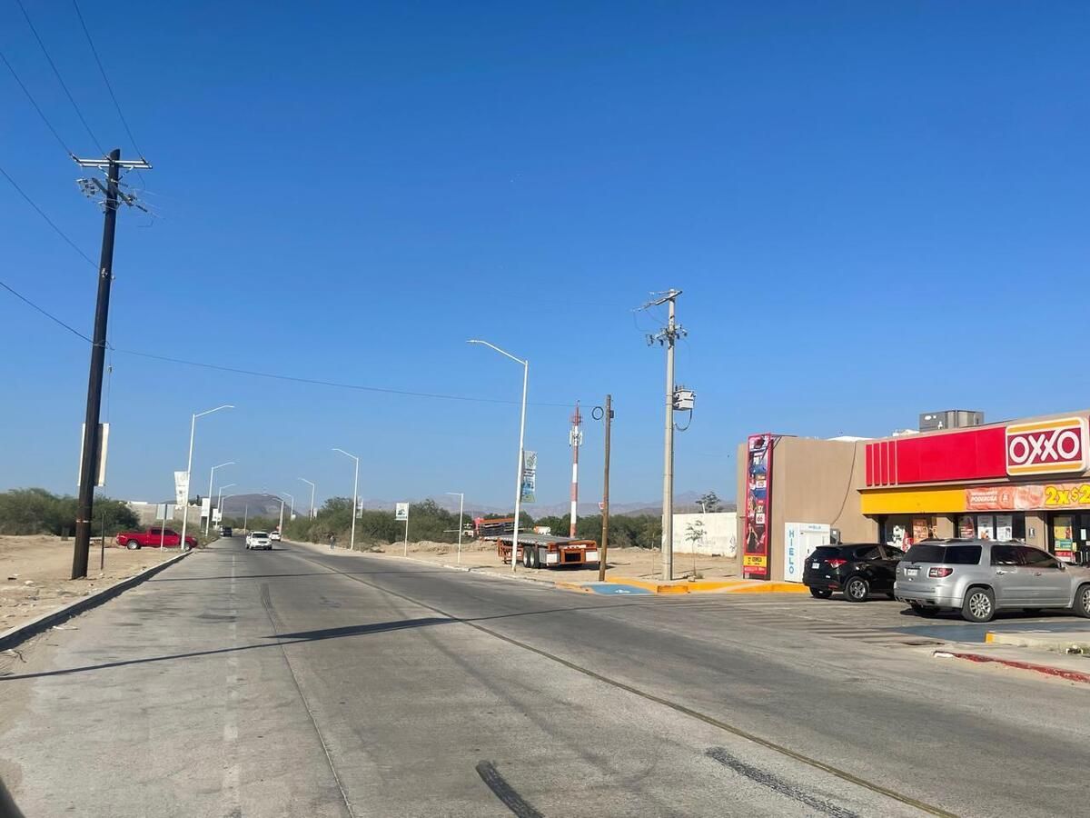 22 de 28: ACCESO PRINCIPAL A RESIDENCIAL