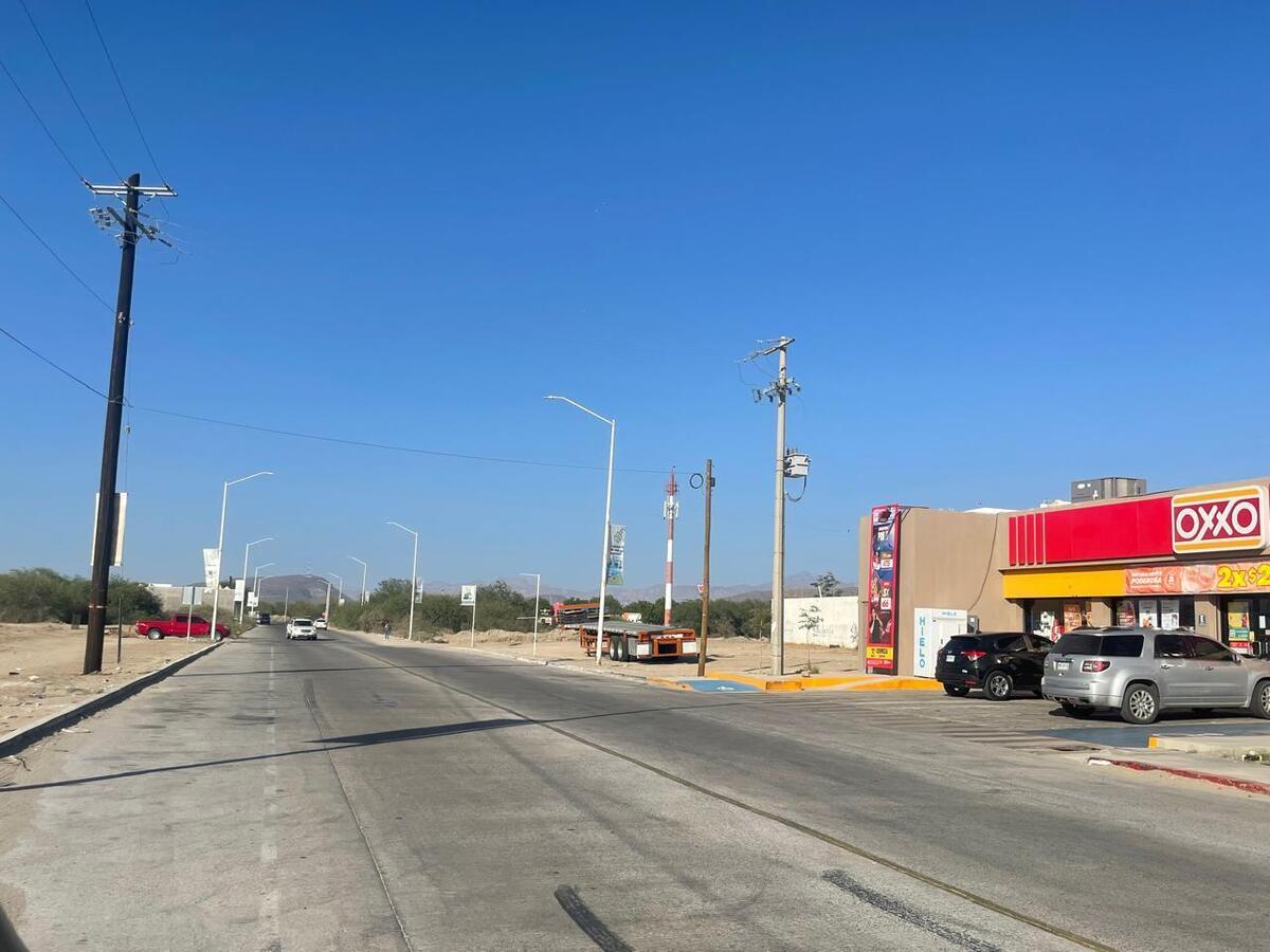 26 de 32: ACCESO PRINCIPAL A RESIDENCIAL