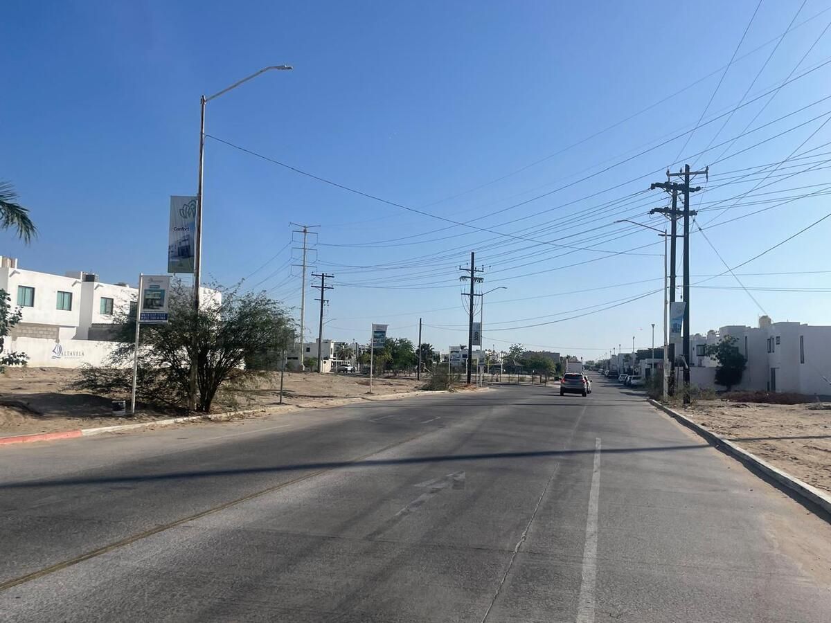 24 de 28: ACCESO A COLONIA VECINA