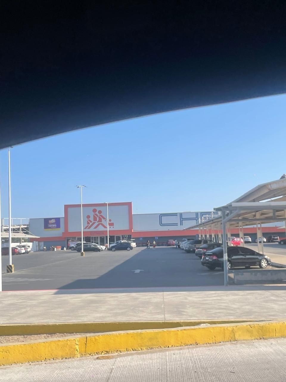 28 de 28: CENTRO COMERCIAL A 10 MIN