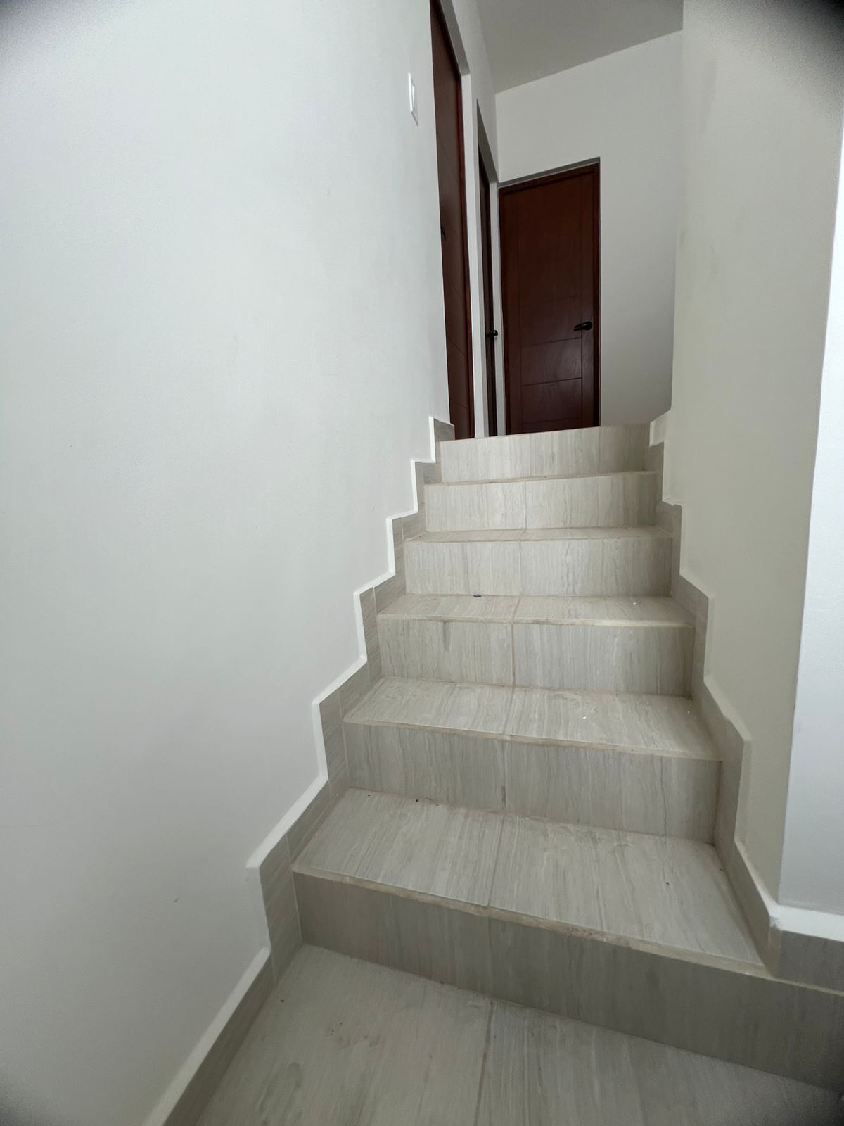 6 de 28: ACCESO A SEGUNDO PISO