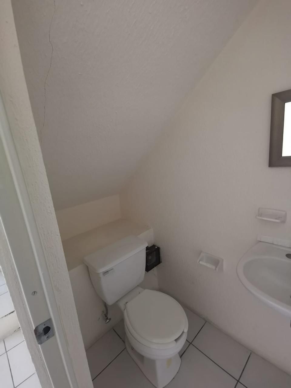 10 de 24: 1/2 BAÑO EN PB