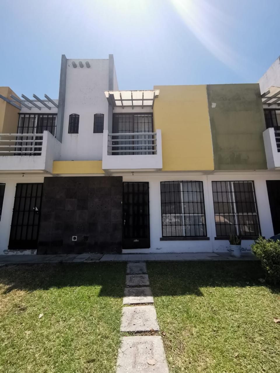 1 de 24: FACHADA