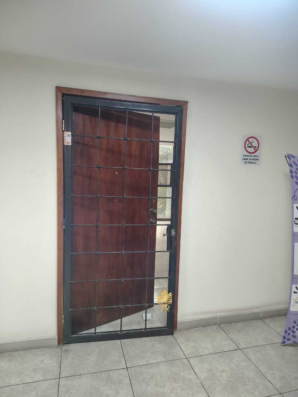 Puerta del consultorio