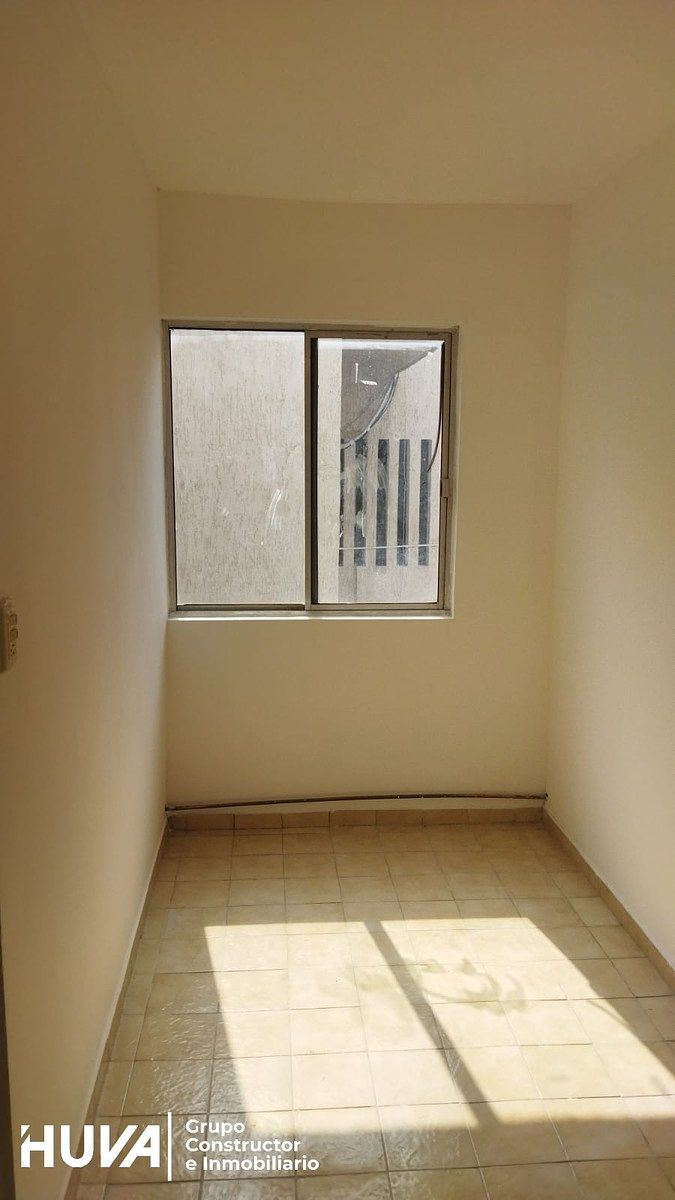 10 de 19: Vista del área de servicio o bodega