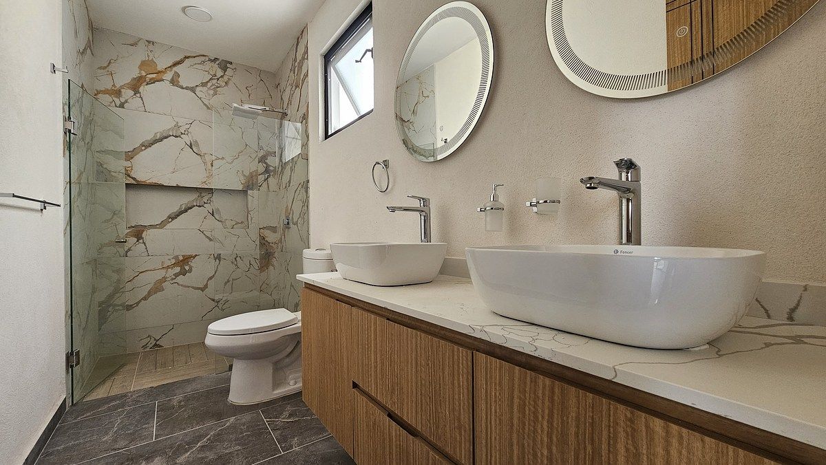 9 de 16: Recamara principal con baño