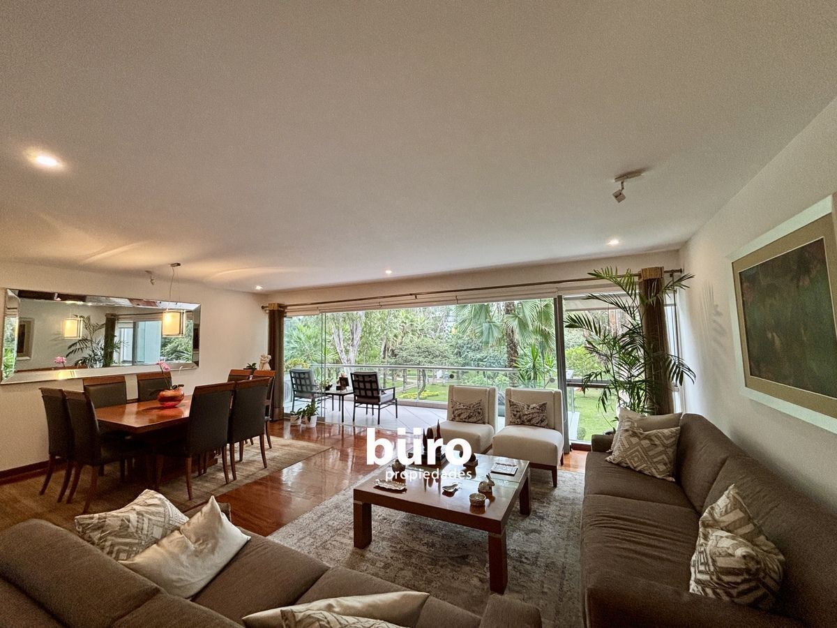 1 de 17: Sala comedor con salida a gran terraza y vista al parque