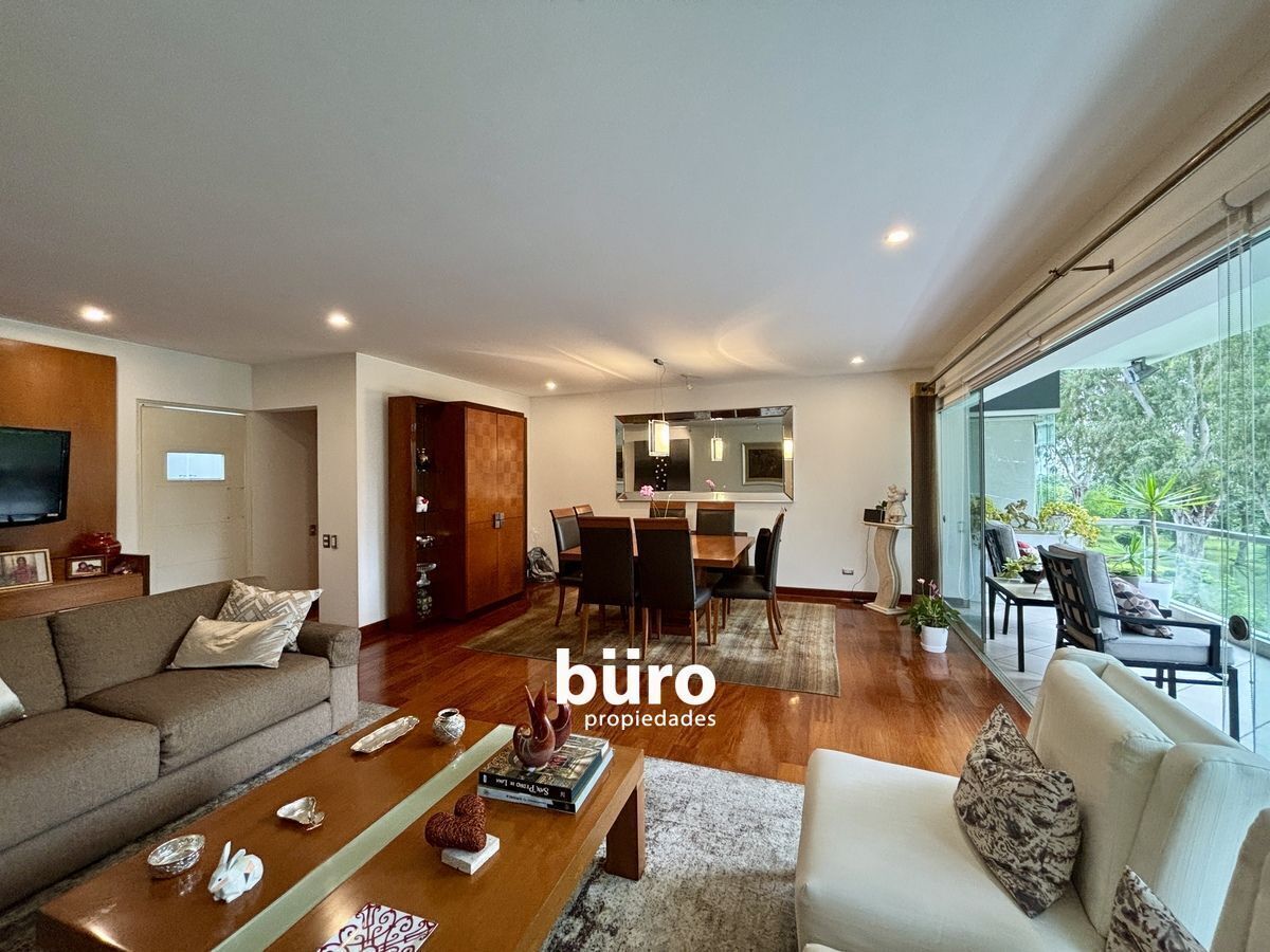 2 de 17: Sala comedor con salida a gran terraza y vista al parque