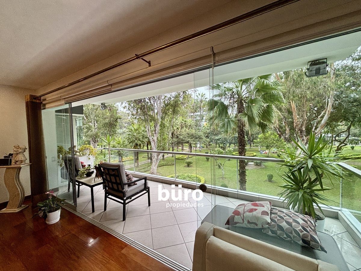 3 de 17: Gran balcón/terraza con linda vista al parque