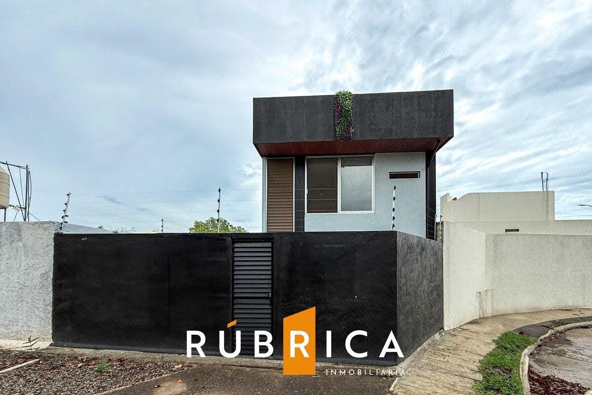 Casa con alberca en Venta en Residencial Monte vista, Colima.