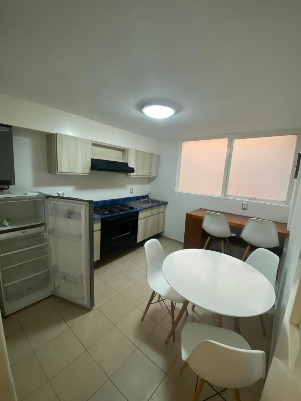 4 of 12: Cocina equipada