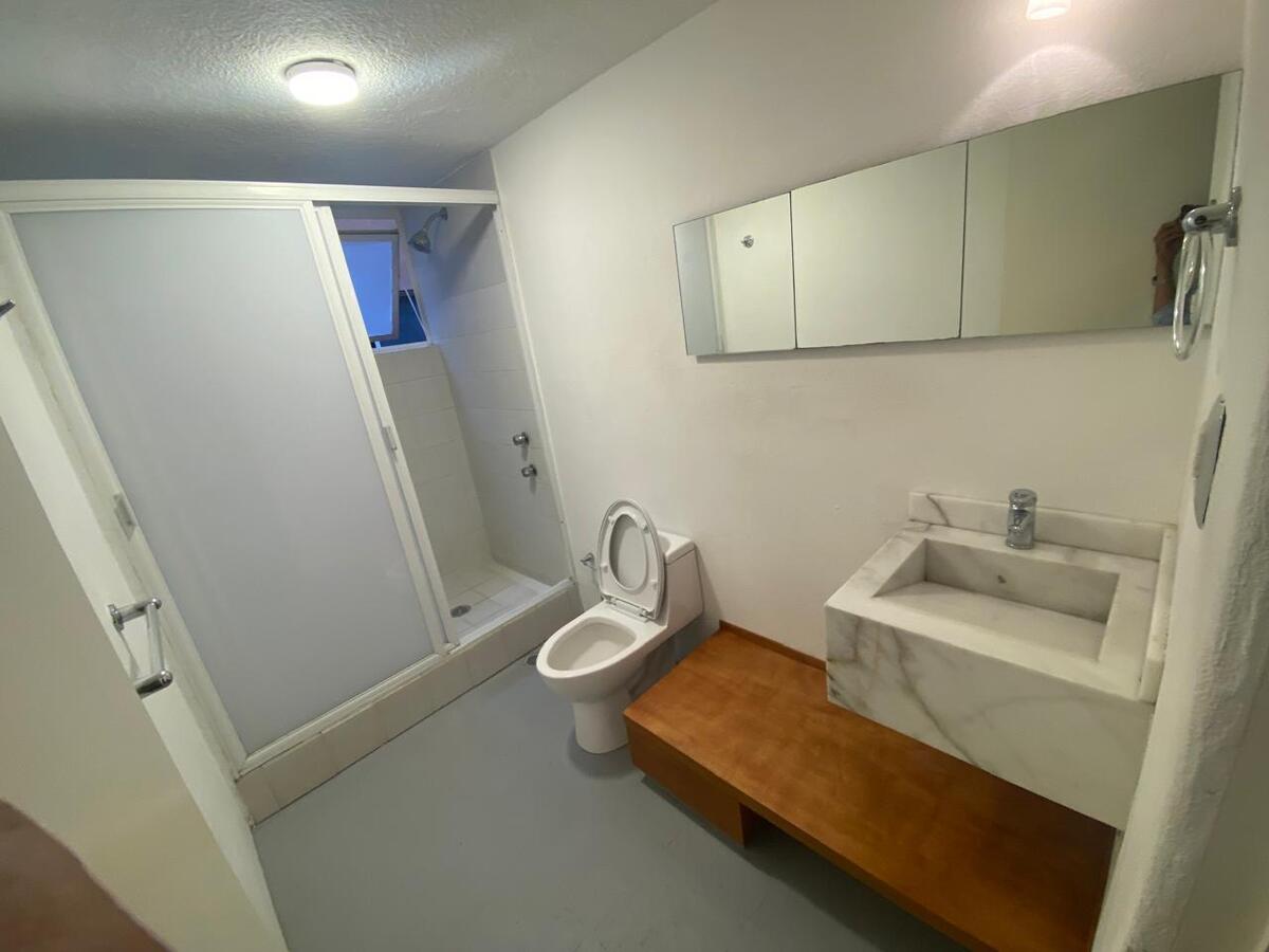 11 of 12: Baño