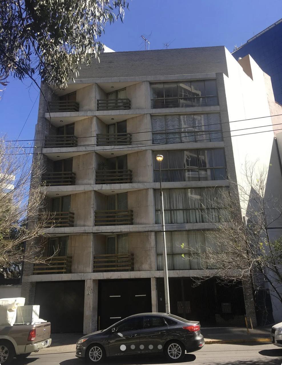 3 of 12: Fachada
