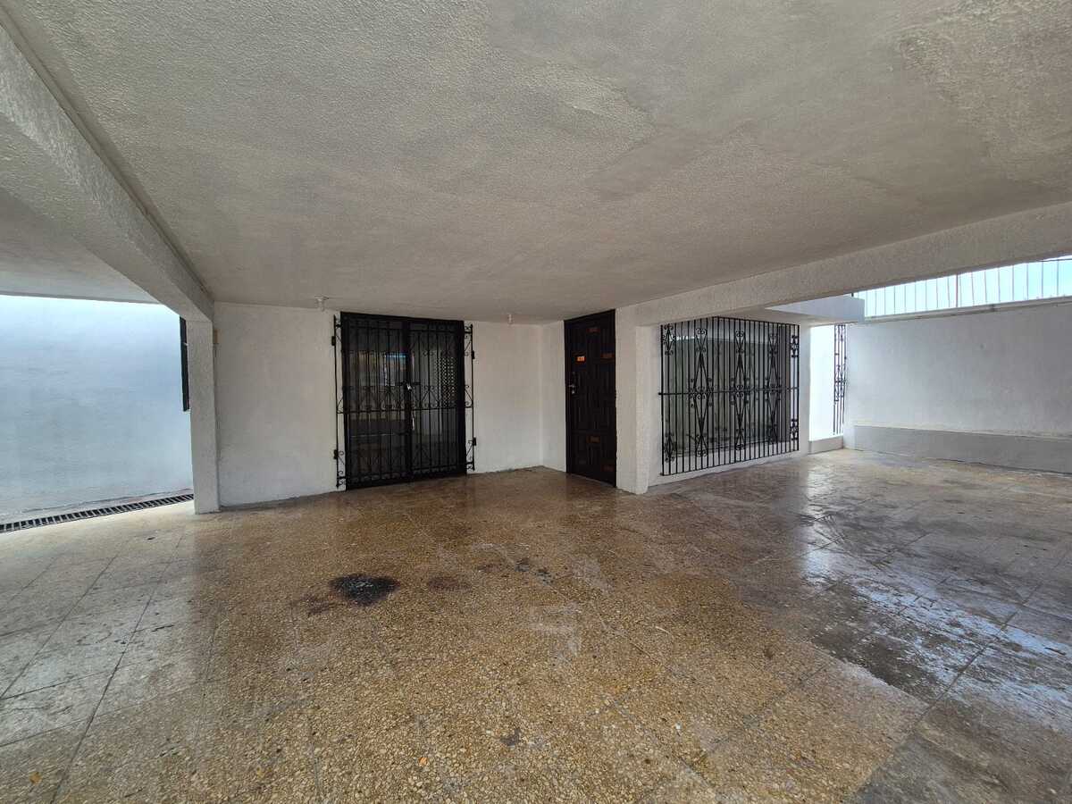 5 of 10: Acceso y estacionamiento