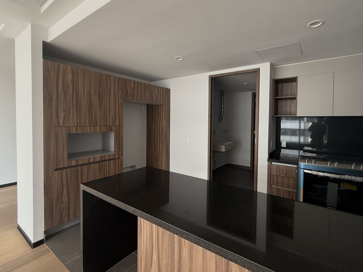 3 of 18: cocina abierta