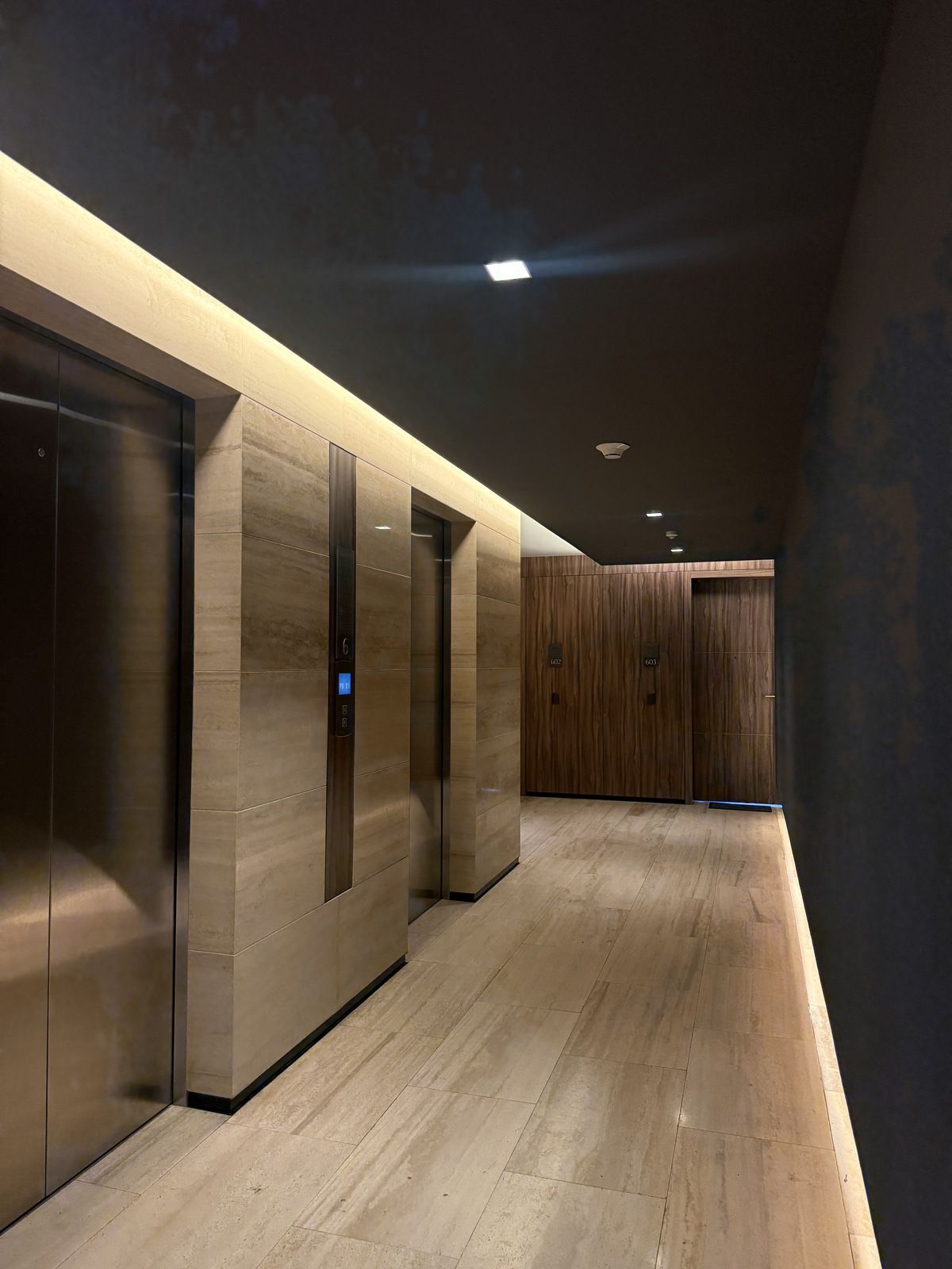11 of 18: acceso al departamento