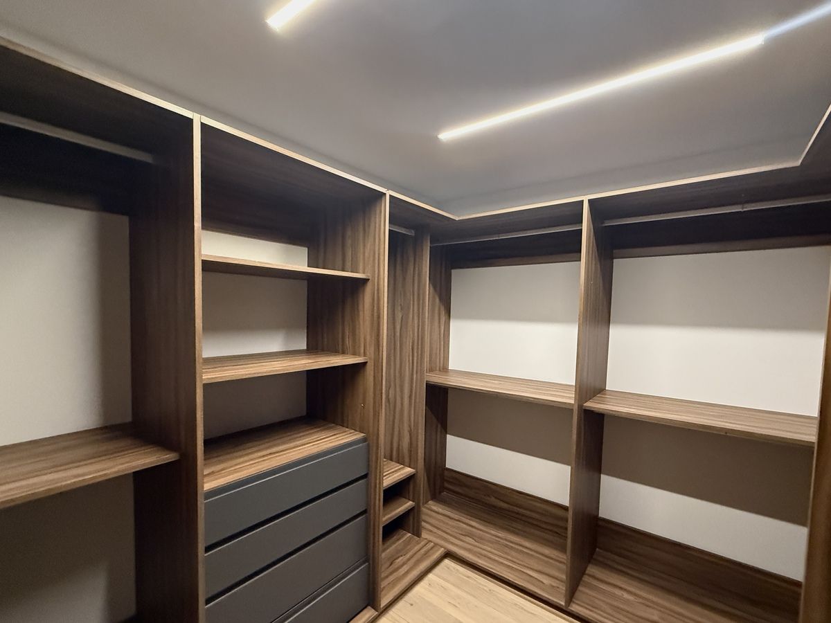 7 of 18: walking closet (rec. principal)