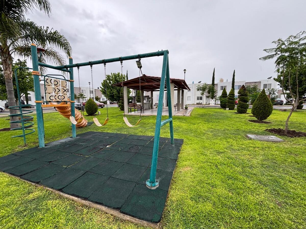 4 de 38: Juegos infantiles.