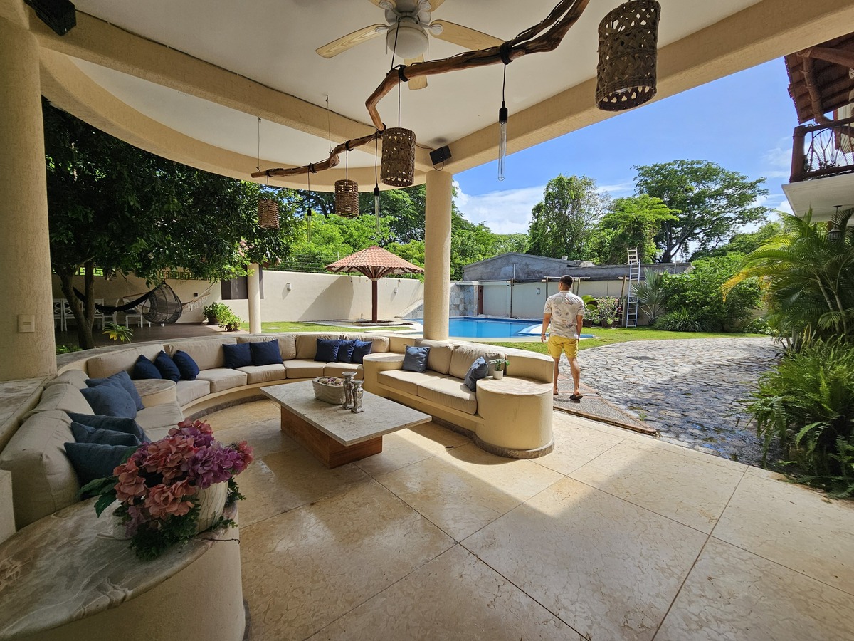 23 of 30: Sala al aire libre para convivencia