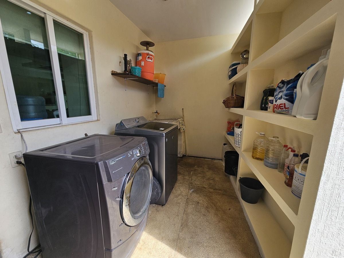 27 de 30: Area de servicio con espacio para guardado
