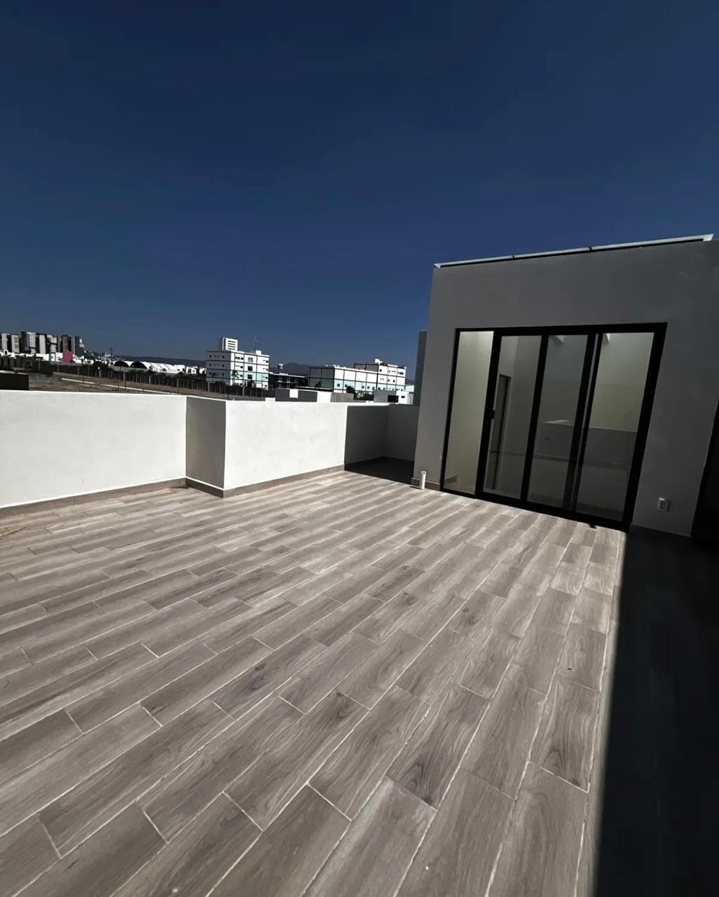 Casa en Venta en Valle de Juriquilla, Querétaro – Fraccionamiento Privado con Am