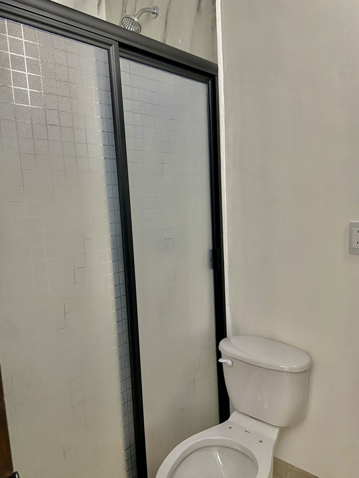13 of 31: Cuarto servicio con baño completo