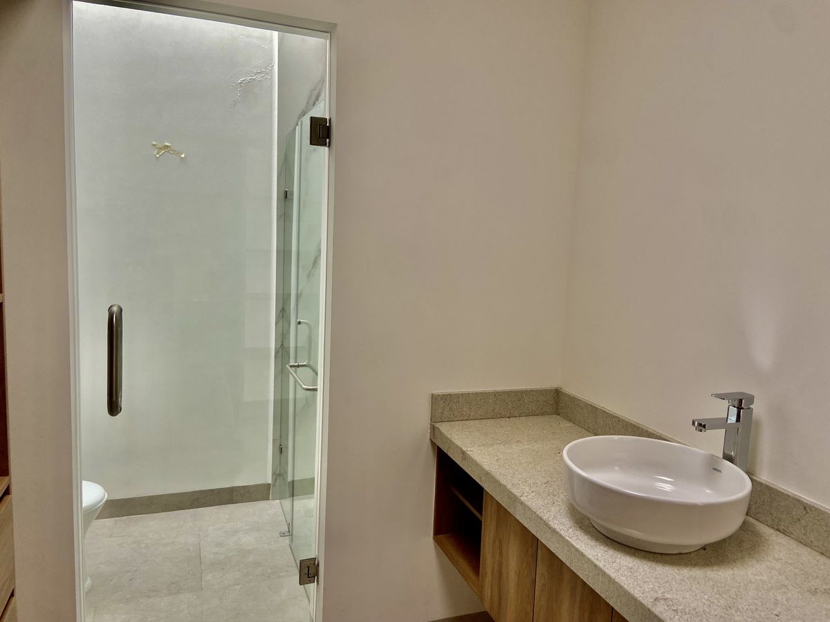 18 of 31: Baño completo