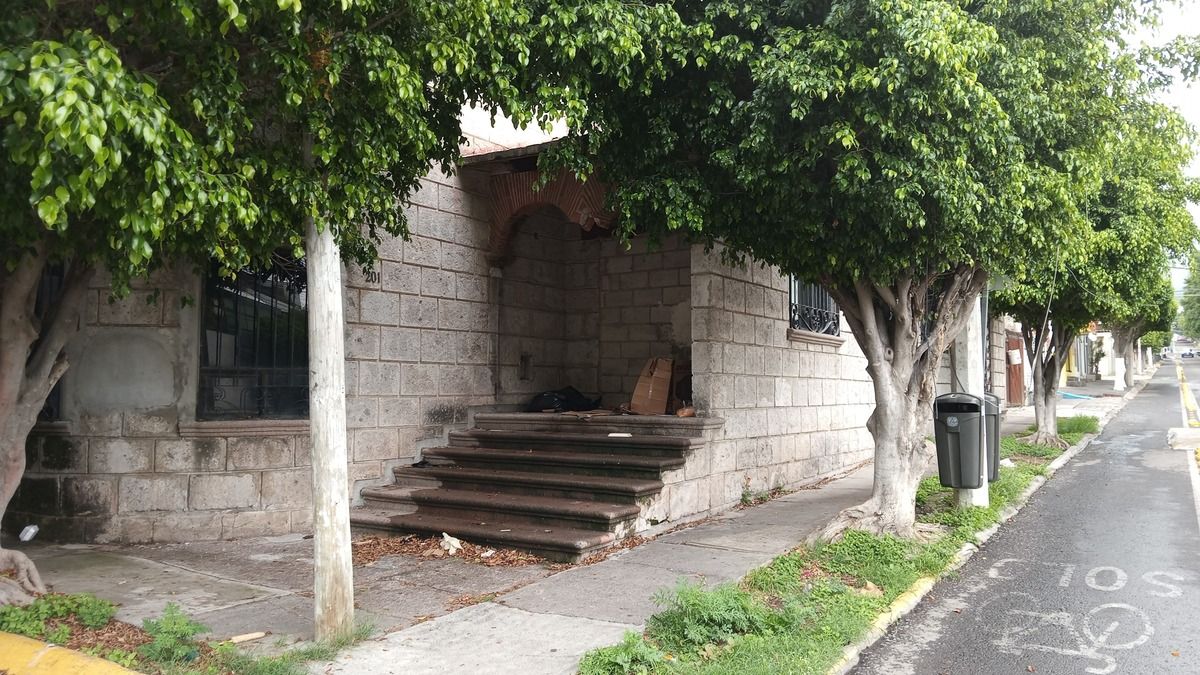 1 de 2: FACHADA DE LA ESQUINA