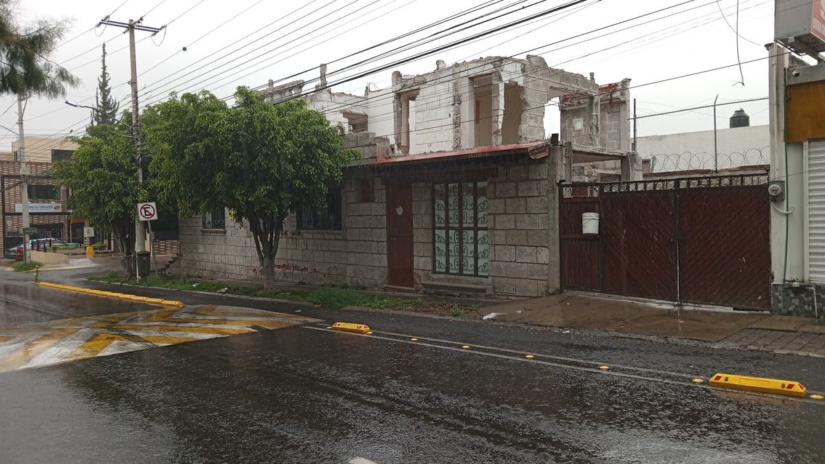 2 de 2: FACHADA LATERAL AVENIDA